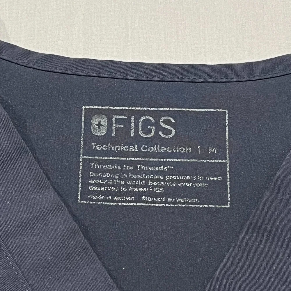 FIGS Mens Midnight Blue Casma 3-Pocket Medical Scrub Top Size M